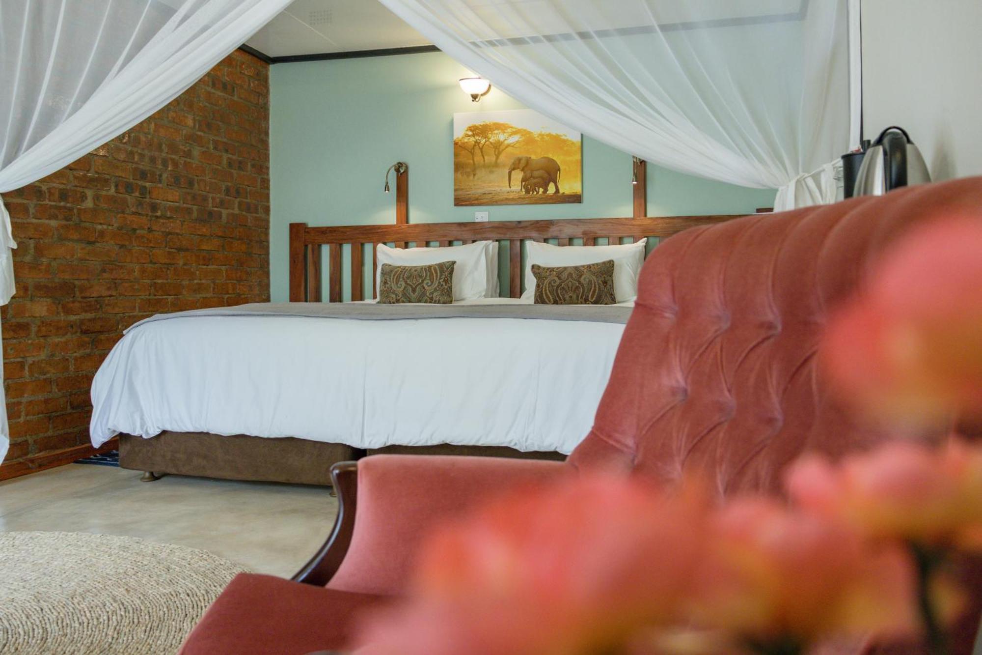 The Courtney Lodge Victoria Falls Exterior photo