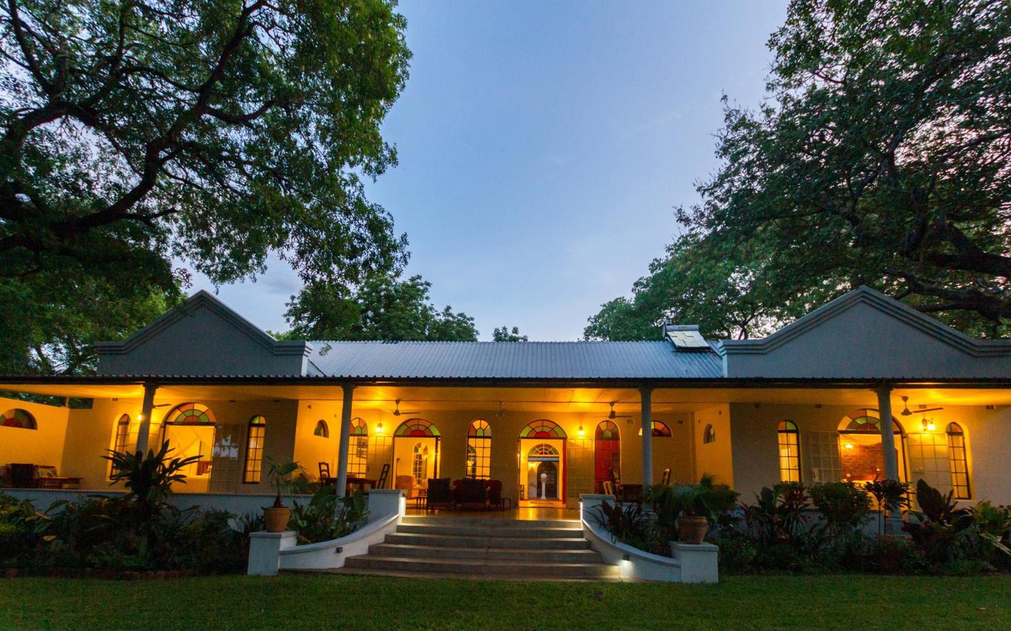 The Courtney Lodge Victoria Falls Exterior photo
